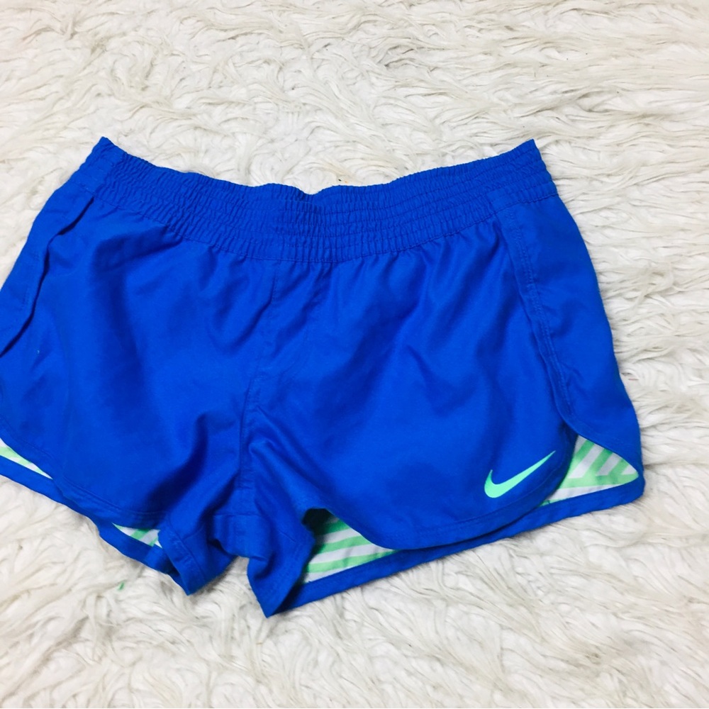 Nike Short Reversible Purple And Striped Size Small